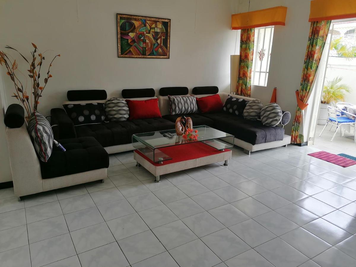 Les Camelias Ground Floor Apartment Flic en Flac Exterior photo