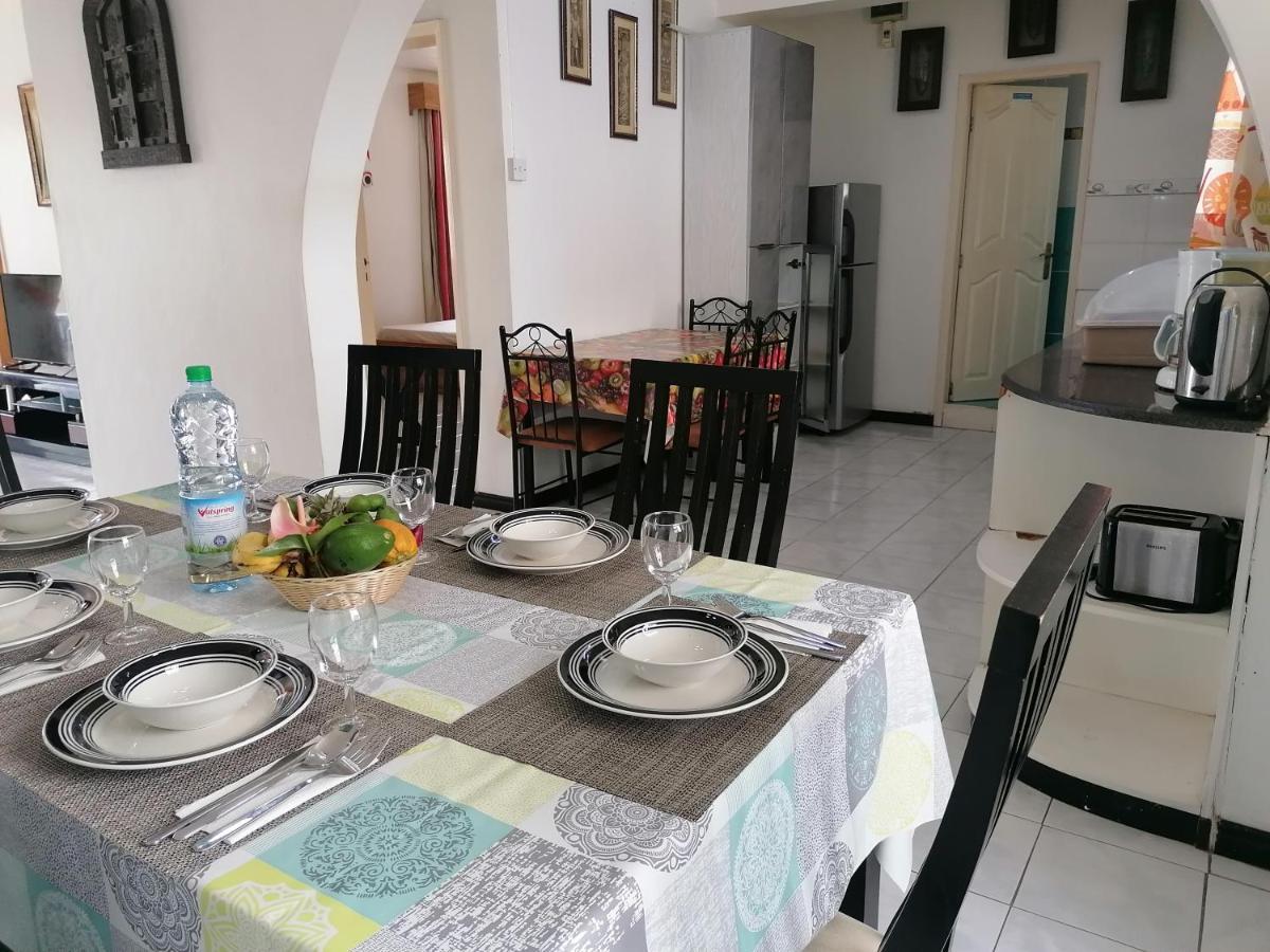Les Camelias Ground Floor Apartment Flic en Flac Exterior photo